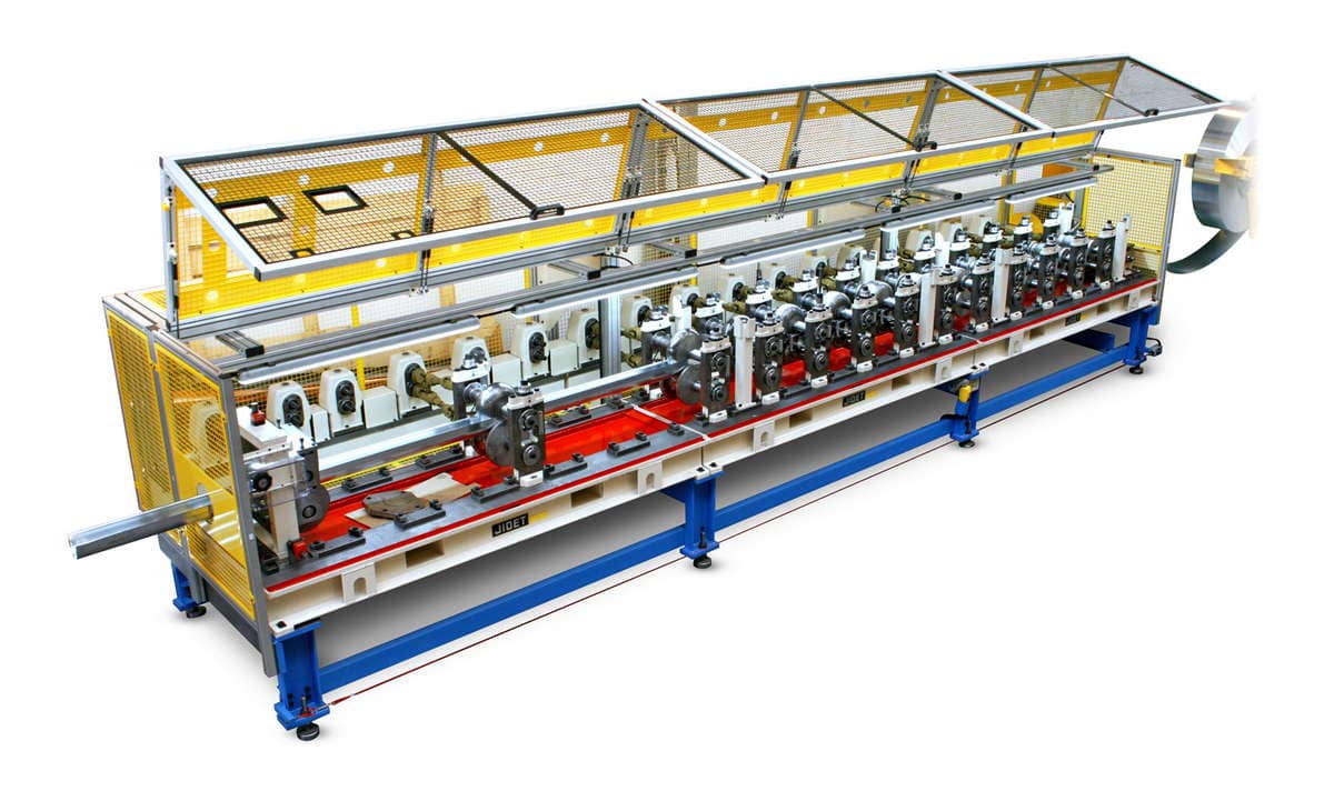 Heavy dusty sheet metal forming machine