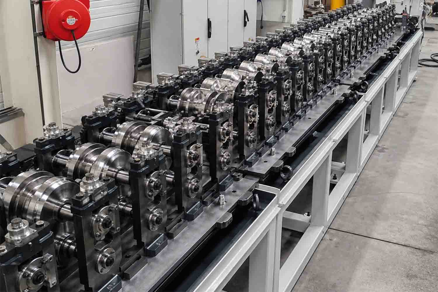 Custom step-by-step forming line