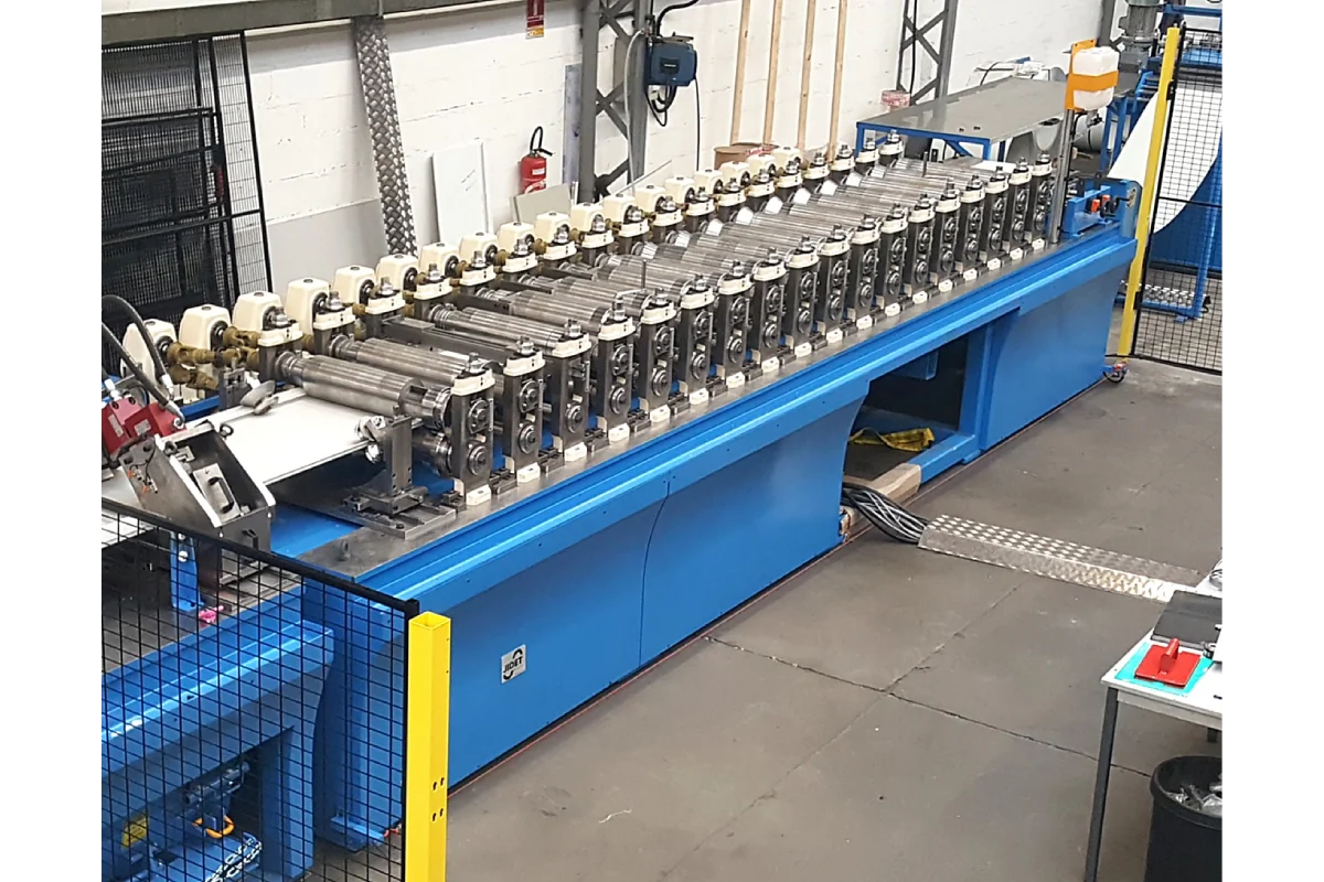 Cardan shaft driven roll forming machine