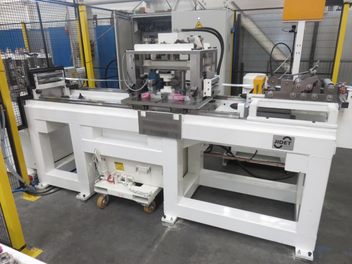 Manufacturer in flight punching machines