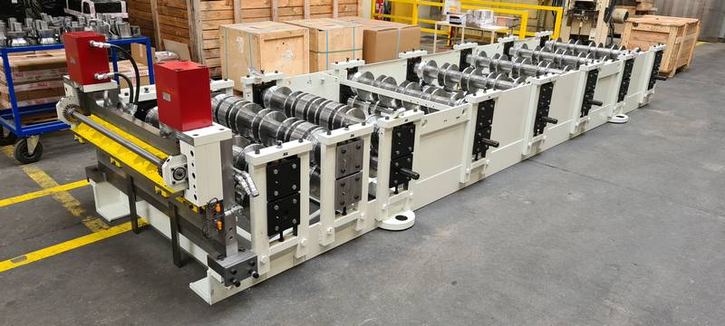 Profiling machine for cladding