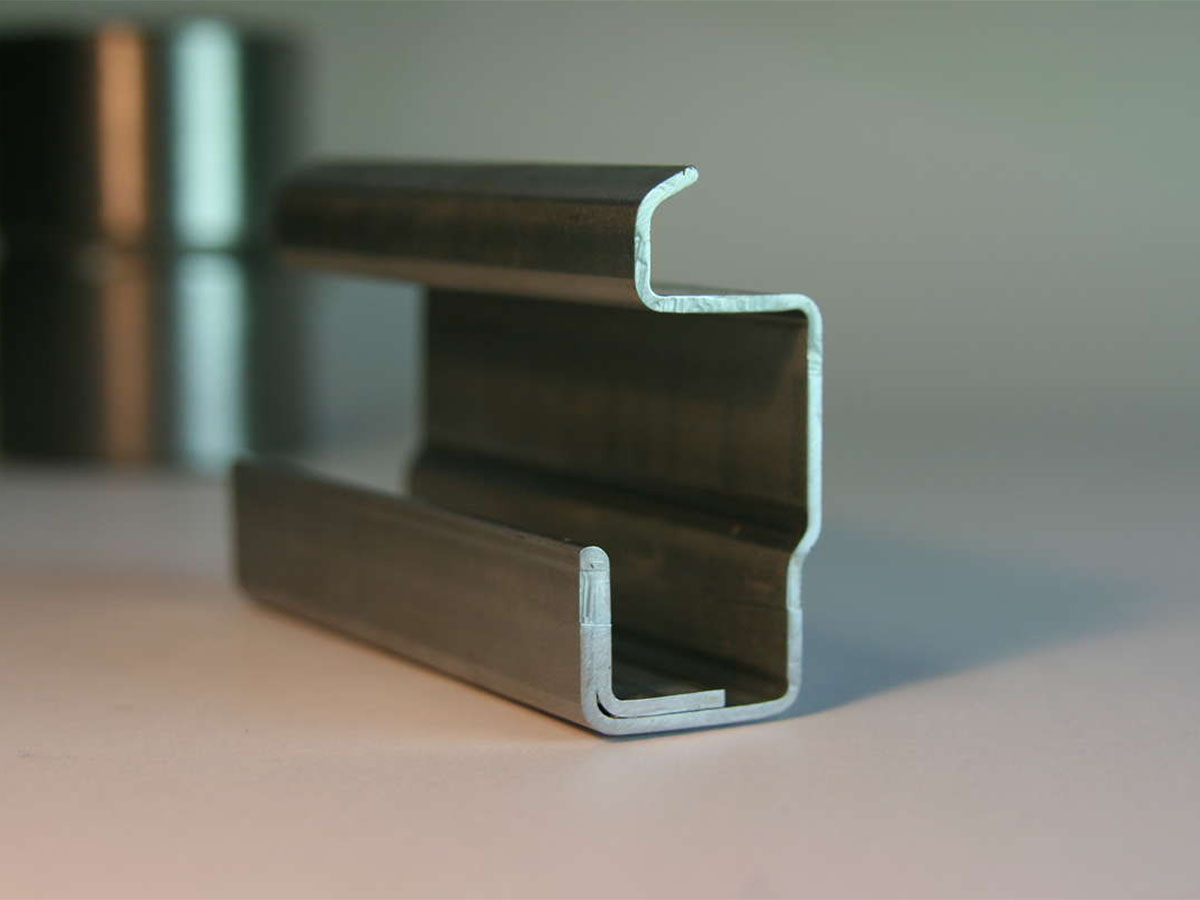 Side door rail