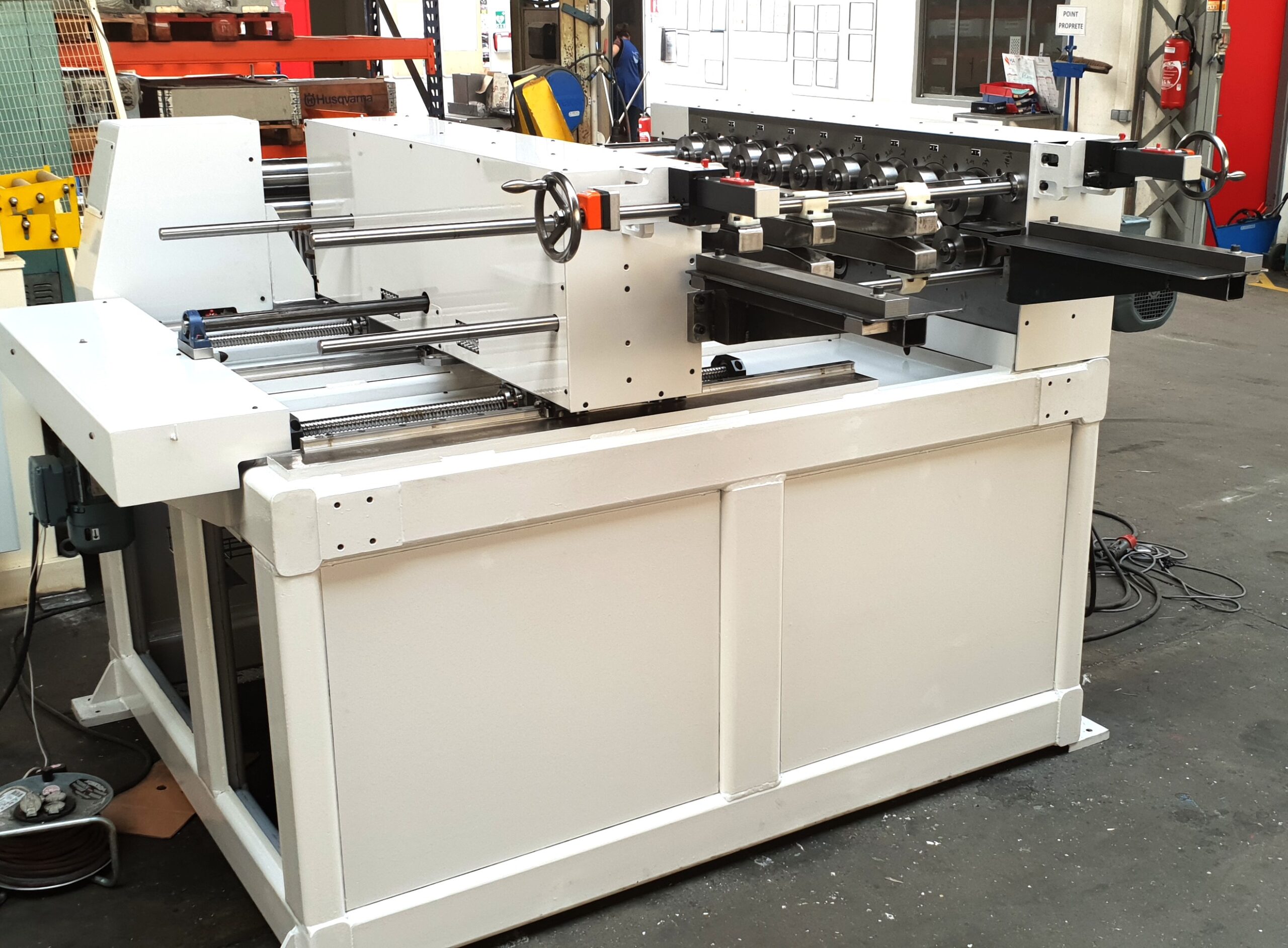 Ligne de profilage à largeur variable